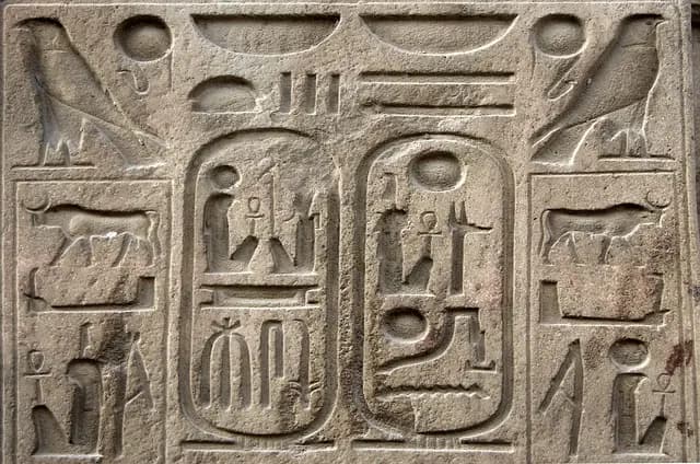 Guide d'achat : meilleurs monuments funéraires en pierre